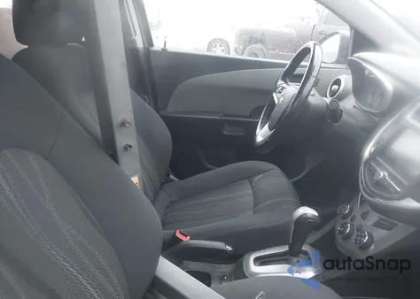 2017 Chevrolet Sonic Lt Auto z USA, uszkodzony, nr VIN 1G1JD5SB4H4102872